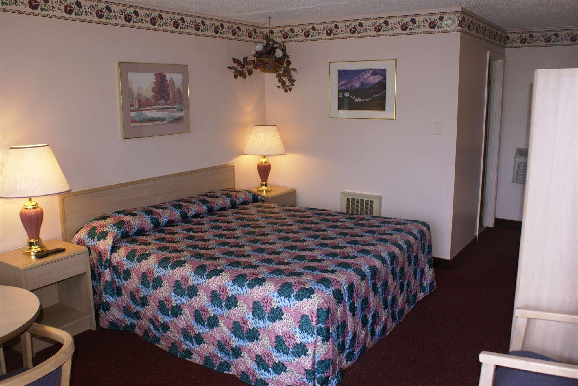 Pine Needles Inn Mount Shasta Eksteriør bilde