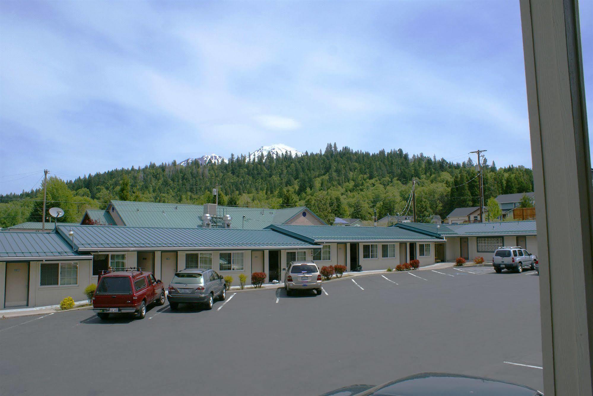 Pine Needles Inn Mount Shasta Eksteriør bilde